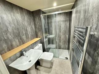 Budget Rooms in Central Flat - 1