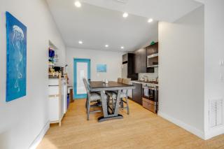 Family Friendly 2BR Villa in Downtown - 1 Block Walk to the Beach - 4