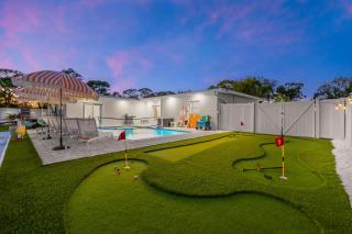 Sports Court Playground Putt Putt Spa Pool - 7