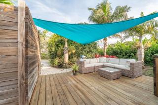 Family Friendly 2BR Villa in Downtown - 1 Block Walk to the Beach - 3