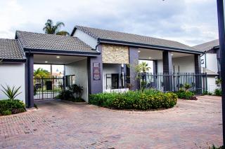 Luxury 1 Bed Apartment - 9