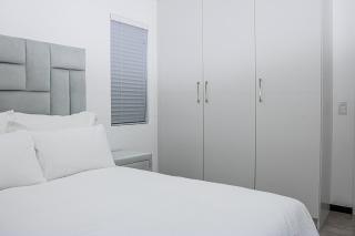 Luxury 1 Bed Apartment - 4