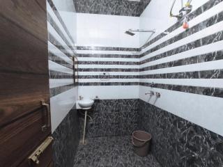 SKY HOMESTAYS - Smart Budget Rooms Near DAV Collage - 5