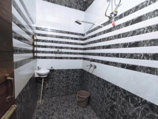 SKY HOMESTAYS - Smart Budget Rooms Near DAV Collage - 3