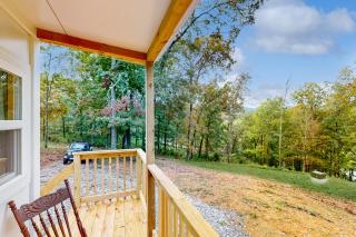 Charming Tiny Home Studio Sleeps 2 - Grill - Porch - 0