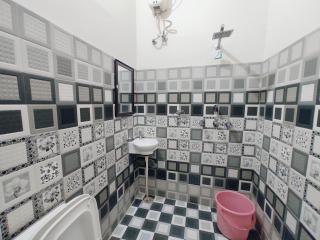 SKY HOMESTAYS - Smart Budget Rooms Near DAV Collage - 1