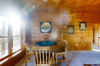 3-Story Lake Escape Sleeps 16 - Hot Tub - Pool Table - 8