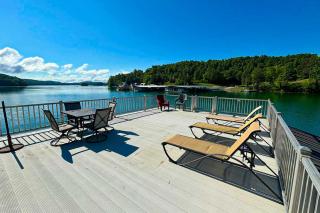 Lakefront Cabin Sleeps 14 - 2 Level Dock - Sun Deck - 6