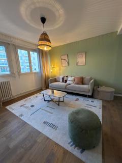 Le Monlahaye, cozy & bright - 8