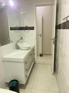 Belo apto a poucos passos da praia do forte - VAL101B - 2