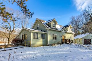 Hiking and Skiing Galore! Home in East Wallingford - 0