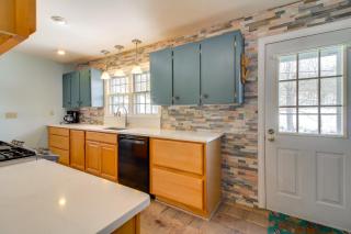 Hiking and Skiing Galore! Home in East Wallingford - 3