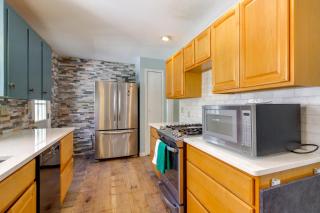 Hiking and Skiing Galore! Home in East Wallingford - 1