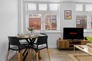 City Centre 2-Bed 2-Bath Free Parking Near Motorpoint Arena - 9