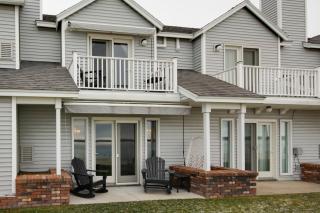 Community Perks and Beach Access Plattsburgh Gem - 0