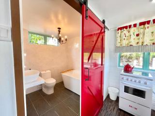 Sea Kecil Tiny House near Jetty of Kuala Besut - 8