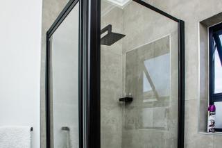 Luxury 1 Bed Apartment - 8