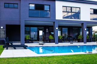 Luxury 1 Bed Apartment - 7