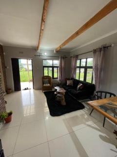 Beautiful home, Quiet & Serene - 3