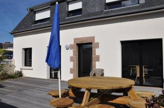 Belle maison 3 étoiles avec vue mer lointaine depuis l'étage, à 400m à TREGASTEL - Réf 181 - 8