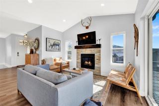 B 210 | Modern Retreat w/ Hot Tub & Views - 6