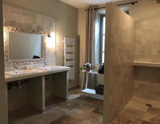 Historic Wine Estate With Pool In Provence - 1