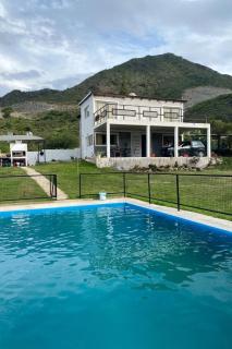 Casa con pileta cerca de Villa Carlos Paz - 0