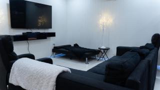 Spacious 2- Bedroom City House with Pergola - 0