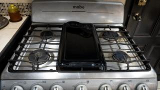 Spacious 2- Bedroom City House with Pergola - 3