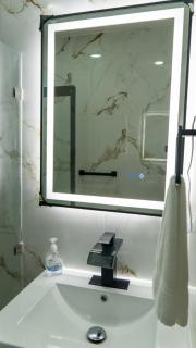 Spacious 2- Bedroom City House with Pergola - 1