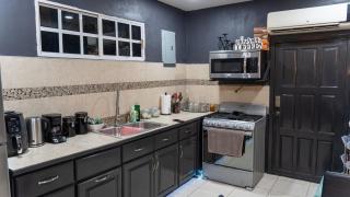 Spacious 2- Bedroom City House with Pergola - 6