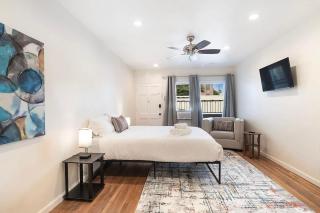 Second Floor Studio Near Beverly Hills Sleeps Two - 0