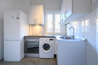 Piso de 3 dormitorios con balcón y todas las comodidades en Madrid Temporal PDD82B - 8