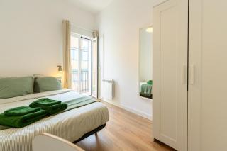 Piso de 3 dormitorios con balcón y todas las comodidades en Madrid Temporal PDD82B - 6