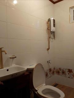 Noah's Bed & Breakfast - 2