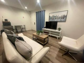 Second Floor Studio Suite Close to Beverly Hills - 0