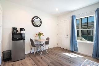 Second Floor Studio Suite Close to Beverly Hills - 4