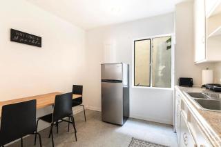 Budget One Bedroom Close to Pico and Beverly Hills - 3