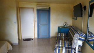 Studio vue mer, plage, bar-restaurant accès conditionné à la piscine, parking, location de voitures - 9