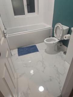 Stylish 3BR-Colourful-Sleeps 5 - 2