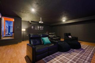 Movie Theater Arcade Hot Tub Grill Views - 5