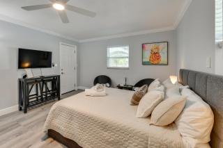 2 Mi to Bayfront Park Charming Couples Getaway - 5