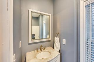 2 Mi to Market Sq! Row House with Dedicated Office - 2