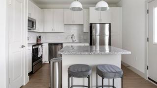 Landing Incredible 1BD Gym Pool - 7