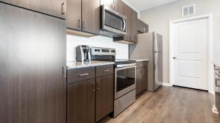 Landing Apartments - The Parq at Chesterfield - 2