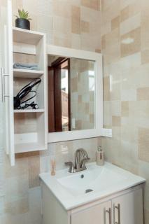 Beautiful Large Apartment - 4