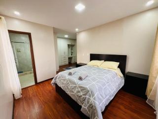 Beautiful Large Apartment - 2