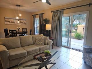 5113 Luxurious living at its finest close to the pool with private courtyard and BBQ - 0