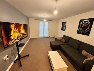 Middlesbrough Spacious Flat With 2-Bedrooms - 2 Bathrooms -Free Parking & WiFi - 7