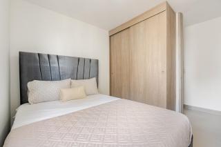 Very close to the beach and the historic center - 6